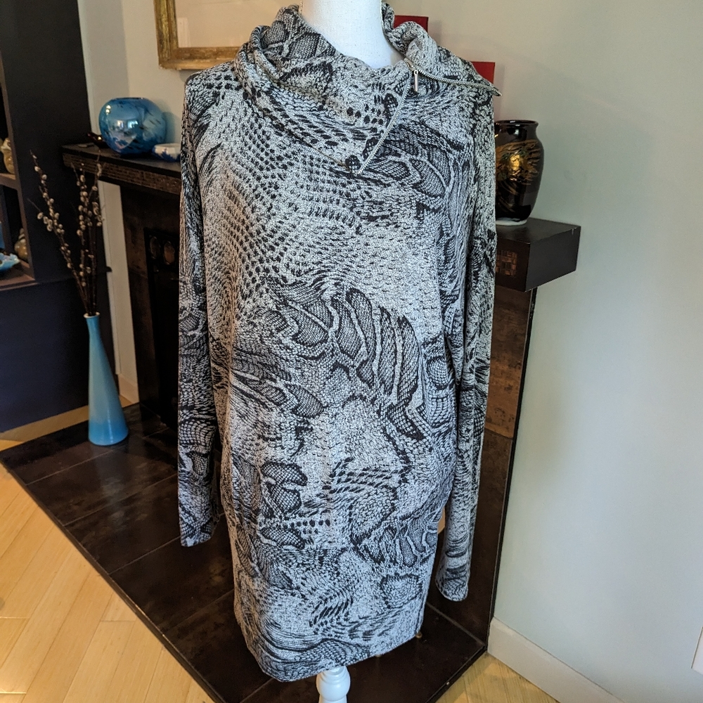 White House Black Market Wms Medium Gray Snake-Print Cozy Knit Cowl Neck Tunic